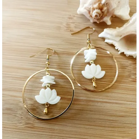 Boucles d’oreilles en Nacre Lotus et Acier Doré
