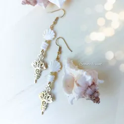 Boucles d’oreilles Lotus et Coquille Saint-Jacques et Nacre en Acier Inoxydable Doré