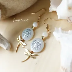 Boucles d’oreilles Arbre de Vie et Libellule – Nacre et Acier Inoxydable Doré