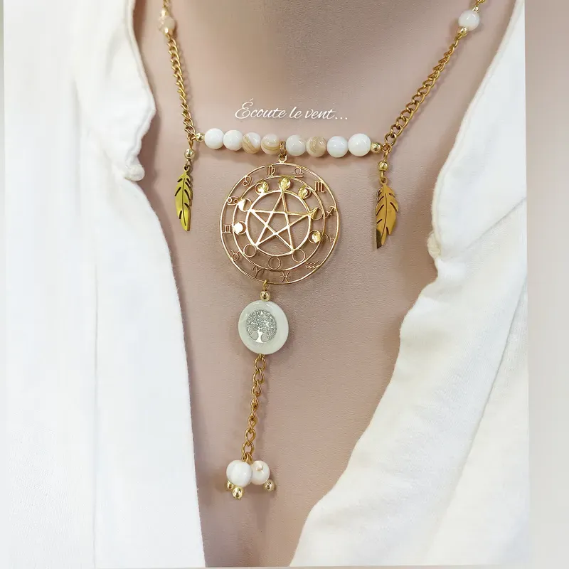 Collier "Symbole Astral" en Howlite et Acier Doré