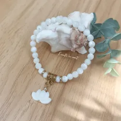 ✨ Bracelet en Nacre avec Breloque Lotus