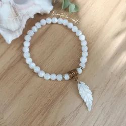 ✨ Bracelet en Nacre avec Breloque Plume