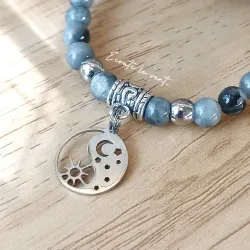 ✨ Bracelet en Œil de Faucon avec Breloque Soleil et Lune