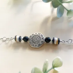 ✨ Collier en Obsidienne et Perles Heishi avec Pendentif Déesse Triple Lune