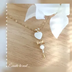 ✨ Collier Cœur en Nacre avec petit nœud en Acier Inoxydable doré