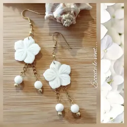 ✨ Boucles d'Oreilles Fleur en Nacre et Perles