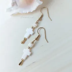 ✨ Boucles d'Oreilles Fleur en Nacre et Perles