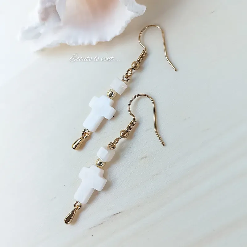 ✨ Boucles d'Oreilles Fleur en Nacre et Perles