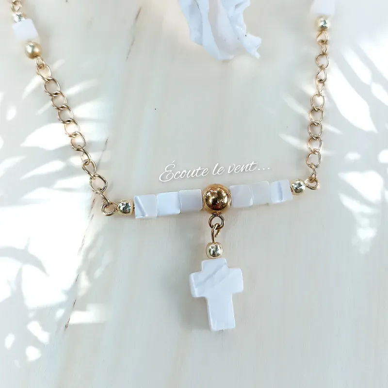 ✨ Collier en Nacre avec Pendentif Croix