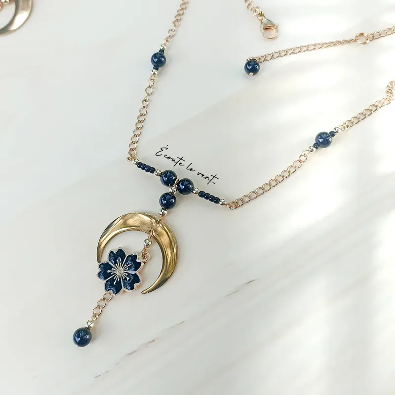 ✨ Collier Lune et Fleur de Sakura en Obsidienne et acier inoxydable doré