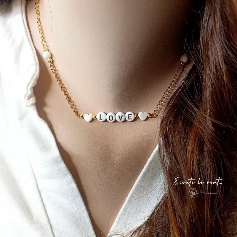 ✨ Collier "LOVE" en Nacre et acier inoxydable doré