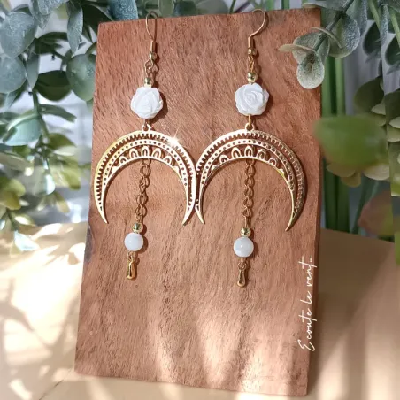 ✨ Boucles d'oreilles Lune dorée et Rose de Nacre