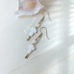 ✨ Boucles d'oreilles en nacre avec croix nacre