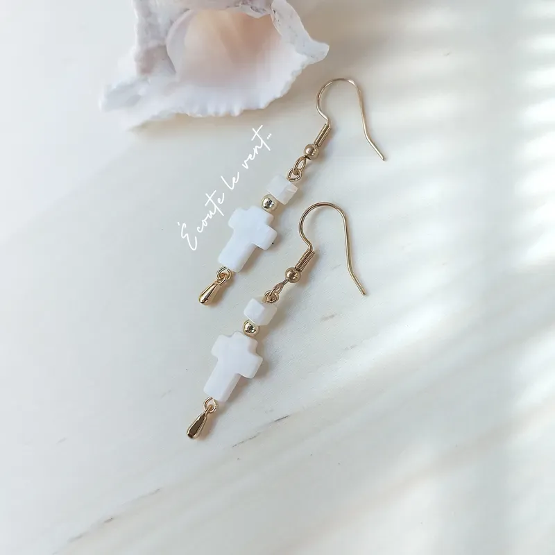 ✨ Boucles d'oreilles en nacre avec croix nacre
