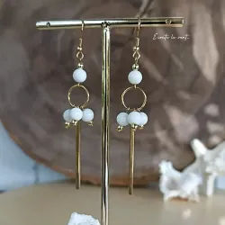✨ Boucles d'oreilles pendantes en Nacre et tiges dorées