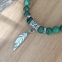 ✨ Bracelet en Jade Vert et Breloque Plume