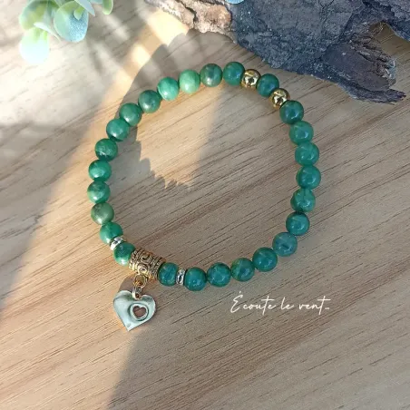 ✨ Bracelet en Jade Vert avec Breloque Cœur Ajouré