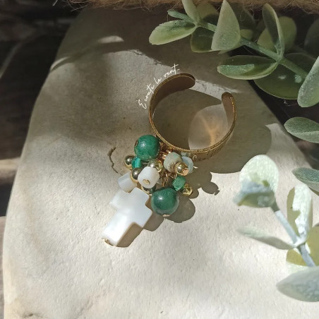 ✨ Bague Large avec Breloque Croix en nacre et Perles en Jade Vert