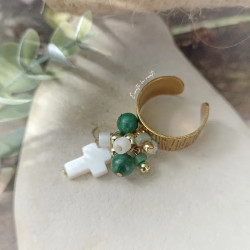 ✨ Bague Large avec Breloque Croix en nacre et Perles en Jade Vert
