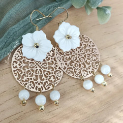 ✨ Boucles d'oreilles florales et nacre – Éclat naturel