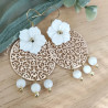 ✨ Boucles d'oreilles florales et nacre – Éclat naturel