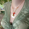 ✨ Collier pendentif nacre et fleur rouge en verre