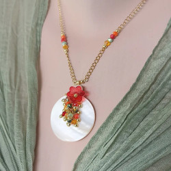 ✨ Collier pendentif nacre et fleur rouge en verre